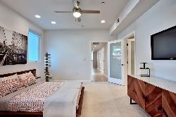 11912 Laurelwood