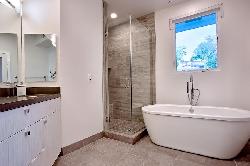 11912 Laurelwood