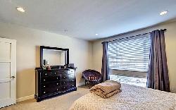 10878 Bloomfield