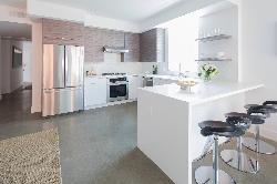 935 N Hudson