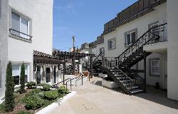 230 S Hamilton