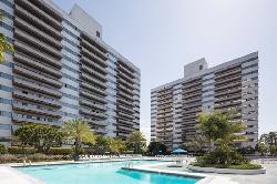 Barrington Plaza