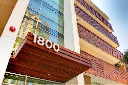 1800 Whitley