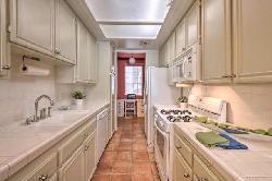 Villas at Moorpark, The