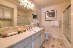 Villas at Moorpark, The