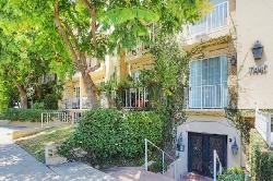 Villas at Moorpark, The