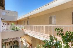 Villas at Moorpark, The