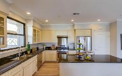 Hampton Court Pasadena