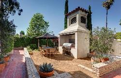 Granada Court