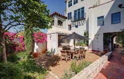 Granada Court
