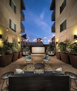 Alaya Hollywood