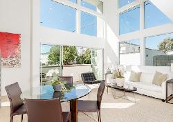 Wilshire Vista, The