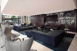 825 South Hill