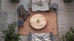 Griffith Apartments, The