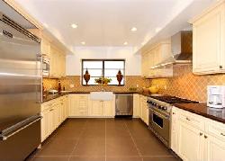 11715 Chenault