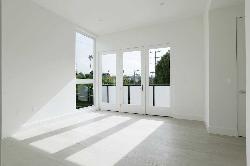 2496 S Centinela