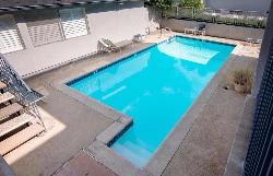 1045 S Orange Grove
