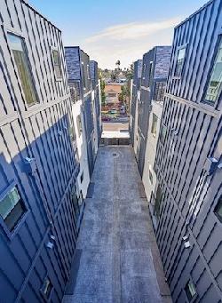 Manhattan Court