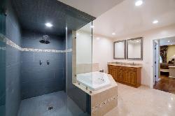 440 N Oakhurst