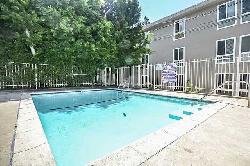 Hancock Park Villas