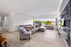 Hollywood Versailles Tower