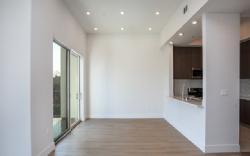 909 S Le Doux