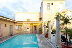 Beverly Oakhurst Apartments