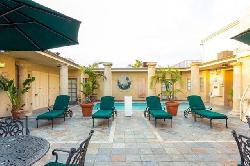 Beverly Oakhurst Apartments