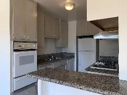 8207 De Longpre