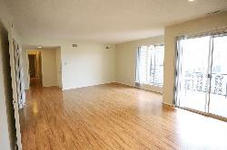 8207 De Longpre