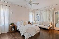 821 S Mansfield
