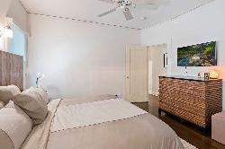 821 S Mansfield