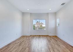 424 Rampart