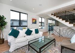 643 N Hayworth