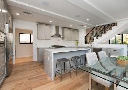 643 N Hayworth