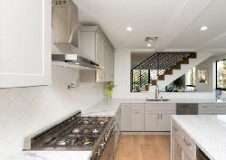 643 N Hayworth