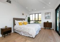 643 N Hayworth