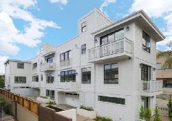 643 N Hayworth