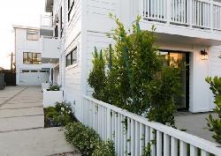 643 N Hayworth