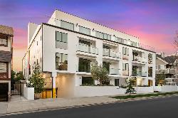825 Croft at Melrose Place