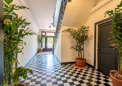211 S Berendo