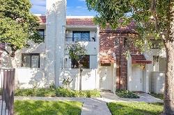 Hayvenhurst Townhomes