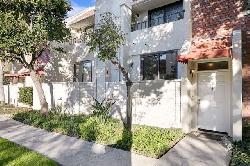 Hayvenhurst Townhomes