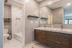 Hayvenhurst Townhomes