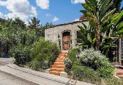 Beachwood Canyon Homes