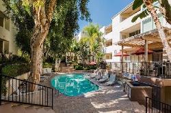 Park Encino, The
