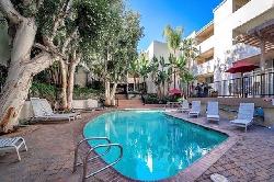 Park Encino, The