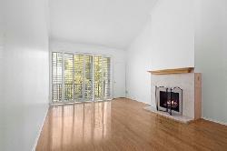 Park Encino, The