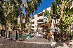 Park Encino, The