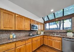 11915 Gorham